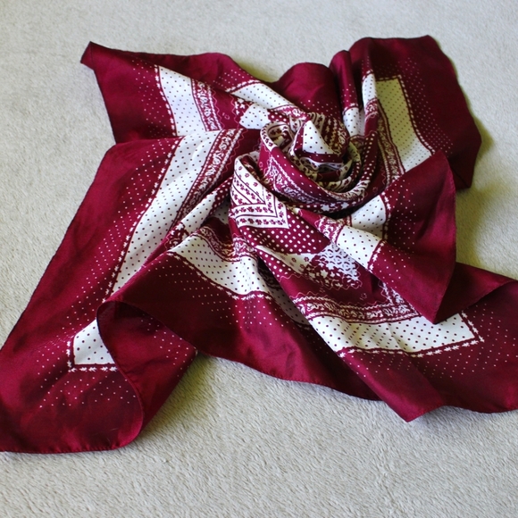 Vintage | Satin Red and White Large Print Square Scarf - Picture 6 of 7